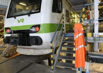 VR irtisanoo henkilöstöä, lomauttaa ja karsii toimintojaan.