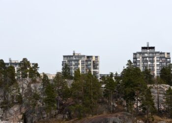 Kansanedustajat muistuttavat, että kaupungeissa ja erityisesti pääkaupunkiseudulla on paheneva pula kohtuuhintaisista asunnoista ja asumiskustannukset nousevat sekä omistus- että vuokra-asunnoissa asuvalla.
