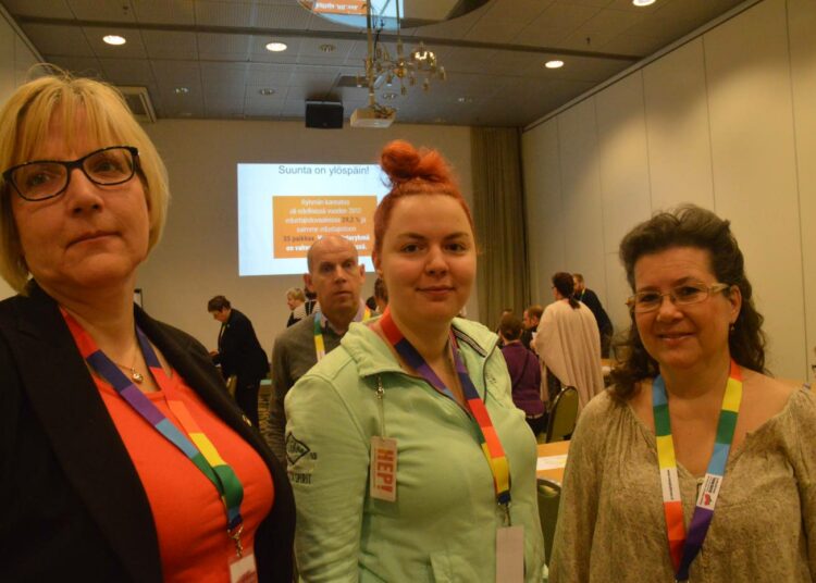 Marja-Liisa Juven (vas.)Jämsästä, Irina Zlobina Helsingistä ja Jaana Heininen Pomarkusta osallistuivat JHL:n vasemmiston ja sitoutumattomien vaaliliiton vaalistarttiin sunnuntaina Tampereella.