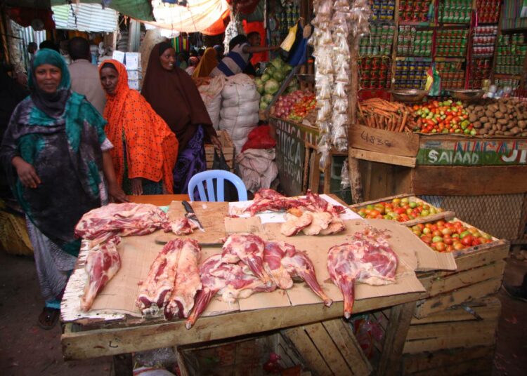 Somalimaan pääkaupungista Hargeisasta löytyy perinteisiä markkinapaikkoja mutta myös lasiseinäisiä toimistorakennuksia ja ilmastoituja kuntosaleja.
