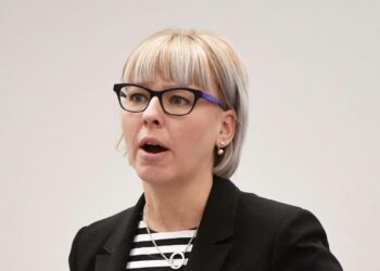 Miksi te leikkaatte kaikkein heikoimmassa asemassa olevilta, kysyi Aino-Kaisa Pekonen.
