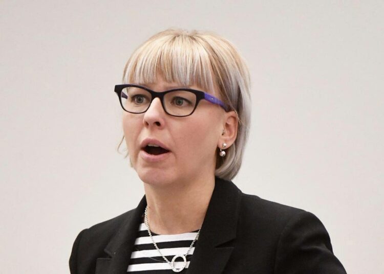 Miksi te leikkaatte kaikkein heikoimmassa asemassa olevilta, kysyi Aino-Kaisa Pekonen.