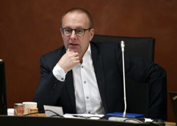 Puheenjohtaja Jarkko Eloranta SAK:n hallituksen kokouksessa maanantaina.