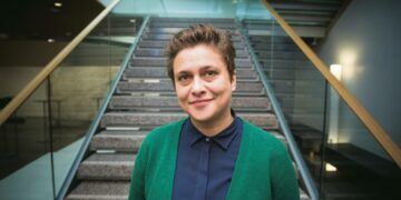 Helsingin kaupunginvaltuutettu Silvia Modig (vas.) pitää selvänä, että sote-uudistuksen alkuperäisiin tavoitteisiin ei olla pääsemässä.