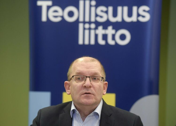 Teollisuusliiton puheenjohtaja Riku Aalto.