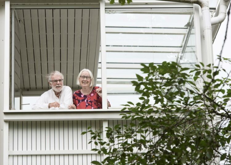 Kati ja Pekka Peltola asuvat Helsingin Länsi-Pasilassa.