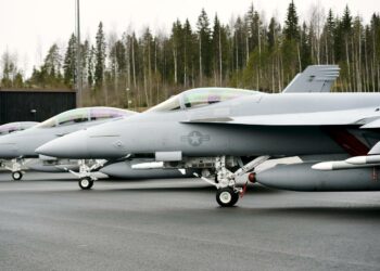 Kirjoittajan mukaan tavoitteena pitäisi olla sotahukan hävittäminen vuoteen 2030 mennessä.