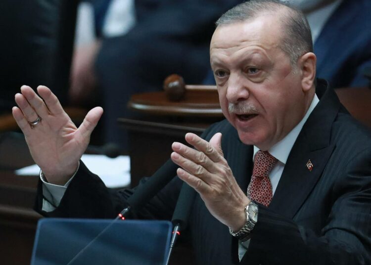 Turkin presidentin Recep Tayyip Erdoganin asema ei ole horjumaton. Gallupien mukaan hänen kannatuksensa ei välttämättä riitä tulevien presidentinvaalien voittamiseen.