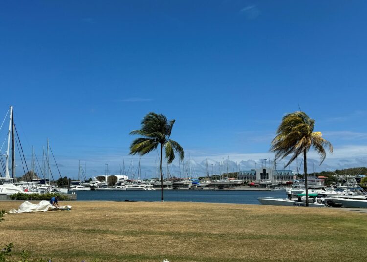 Rodney Bayn venesatama Saint Luciassa. Merenpinnan nousu kuuluu pieniin saarivaltioihin kohdistuviin kasvaviin uhkiin, kun maailma lähestyy 1,5 asteen lämpenemisrajan odotettua ylitystä.