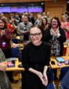 Vasemmalta, vasemmistoliiton puoluesihteeri Anna Mäkipää, puheenjohtaja, kansanedustaja Minja Koskela sekä eduskuntaryhmän puheenjohtaja, kansanedustaja Aino-Kaisa Pekonen puoluevaltuuston kokouksessa eduskunnan Pikkkuparlamentissa Helsingissä.