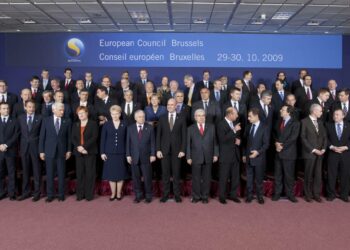 EU-maissa on yhteensä 500 miljoonaa asukasta ja heistä hieman yli puolet on naisia. Viimeksi pidetyn Eurooppa-neuvoston ryhmäkuvaan mahtui 54 miehen joukkoon kuusi naista.