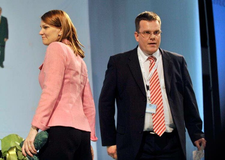 Keskustan uusi puheenjohtaja Mari Kiviniemi ja Jarmo Korhonen puoluekokouksessa Lahdessa.