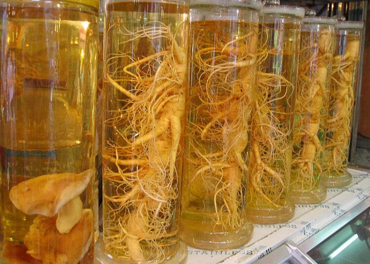 Ginseng-juuri on perinteinen korealainen terveysvaikutteinen elintarvike.