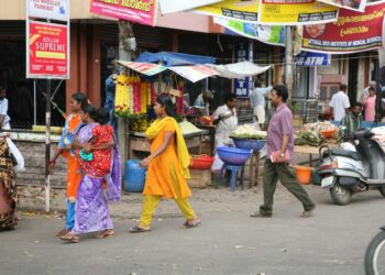 Katuelämää Keralan osavaltion Thiruvananthapuramissa.