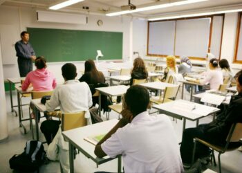 Elinkeinoelämän keskusliiton (EK) koulutusjohtaja Markku Koposen mukaan ongelmana ovat aikuisopiskelijat, jotka kouluttautuvat moninkertaisesti. Kuva Eiran aikuislukiosta Helsingistä.