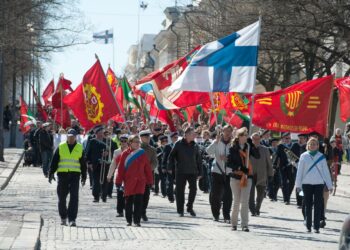 Vasemmiston nousu näkyi myös vappujuhlissa, joihin osallistui aiempaa enemmän työväkeä. Kuva Helsingistä.
