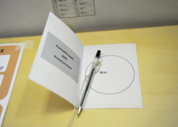 Joka neljäs vuosi annettava ääni ja edustuksellinen päätöksenteko eivät riitä, jos äänestysaktiivisuutta halutaan nostaa.