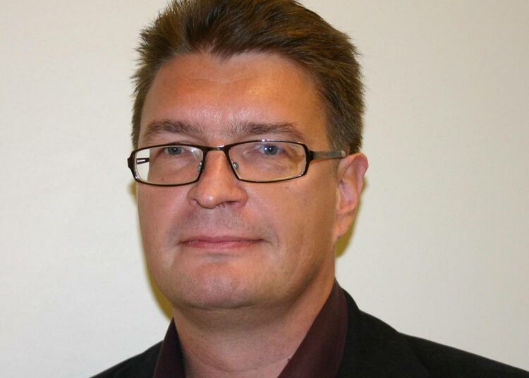 Ammattiliitto Pron edustajiston puheenjohtaja Jorma Malinen ilmoittautui ensimmäisenä puheenjohtajakisaan.