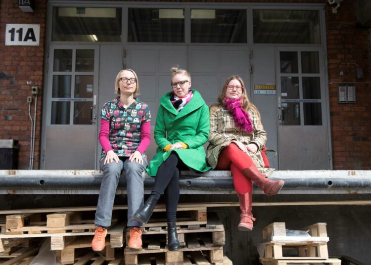 Riina Simonen, Minttu Sillanpää ja Laura Tuominen toivovat lisää naisia ammattiliittojen luottamustehtäviin.