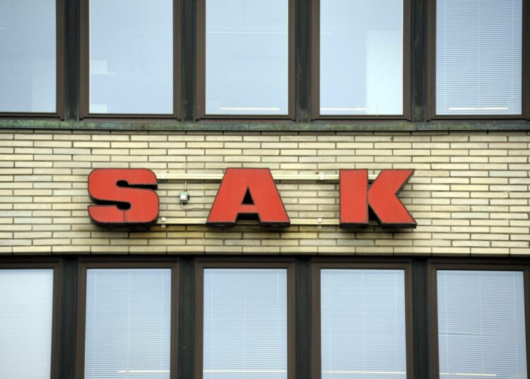 SAK ei neuvottele työehdoista, jos postialan mahdollista työtaistelua murretaan vuokratyöntekijöillä. Kansanedustaja Jari Myllykosken mukaan hallitus hyväksyy työnantajan toiminnan.