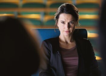 Uusi ruotsalainen jännityssarja käynnistyy, kun rikospsykologi Inger Johanne Vik (Melinda Kinnaman) ajautuu tutkimaan murhaa, jonka ainoa todistaja on hänen autistinen tyttärensä Stina.