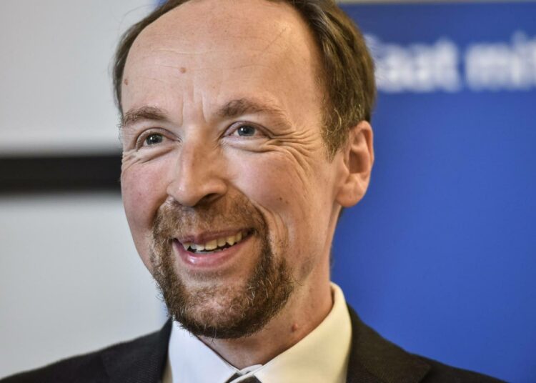 Kielteisen turvapaikkapäätöksen saaneiden eristämistä vaikka ”saarille” on esittänyt perussuomalaisten puheenjohtaja Jussi Halla-aho.