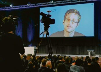 Edward Snowden esiintyi viimeksi julkisuudessa videoscreenin välityksellä 27. joulukuuta kansainvälisen hakkeriyhteisön vuosittaisessa kokoontumisessa Leipzigissä.