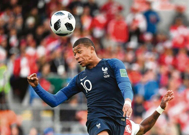 Ranskan Kylian Mbappe kirjoittaa MM-kisoissa itsensä yhä syvemmälle futishistoriaan.