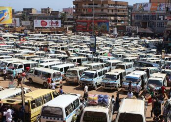 Ugandan pääkaupungin Kampalan taksiaseman ruuhkaa aiotaan helpottaa rakentamalla nopeita bussilinjoja ja kevyttä raideliikennettä.