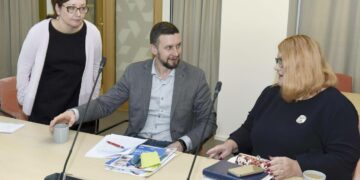 SAK esitteli työllistymisturvaesityksiään viikko sitten Helsingissä. Mukana olivat SAK:n johtaja Saana Siekkinen (vas.), tutkija Mikko Kesä ja Tampereen kaupungin työllisyysjohtaja Regina Saari.