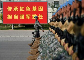 Sotilaat harjoittelivat viime keskiviikkona Pekingin lähellä lokakuun 1. päivän paraatimarssia varten.