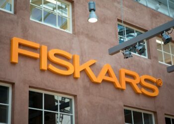 Fiskars on ilmoittanut sulkevansa kaikki liikkeensä ja lomauttavansa koko henkilöstön.