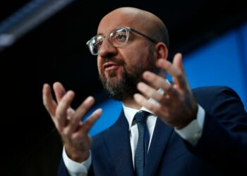 Eurooppa-neuvoston huippukokousta johtava Charles Michel ei halunnut kommentoida aietta siitä, että kiista elpymispaketin oikeusvaltioperiaatteesta ratkaistaisiin sulkemalla Puola ja Unkari elpymispaketin ulkopuolelle.