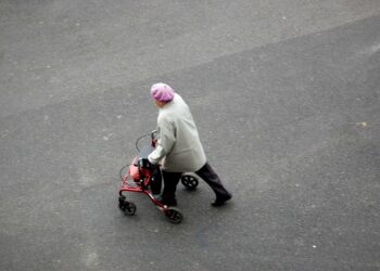 Yhä useampi vanhus on taloudellisesti ahtaalla.