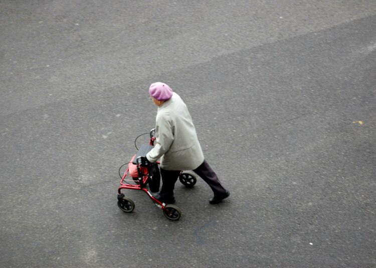 Yhä useampi vanhus on taloudellisesti ahtaalla.
