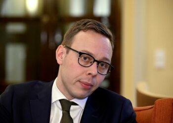 Minja Koskela ei usko Matias Marttisen (kuvassa) viestiin.