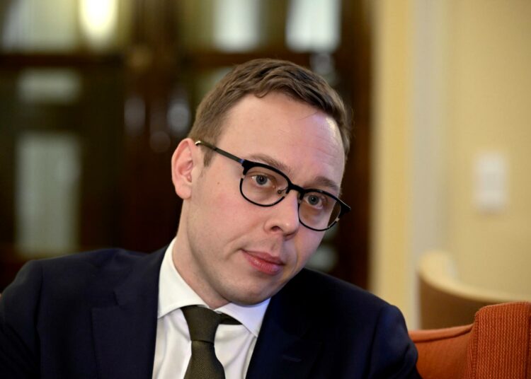 Minja Koskela ei usko Matias Marttisen (kuvassa) viestiin.