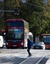 Pienituloiset joukkoliikenteen käyttäjät asuvat usein kauempana Helsingin kaupunkikeskustasta, ja maksavat silloin matkalipuistaan enemmän.
