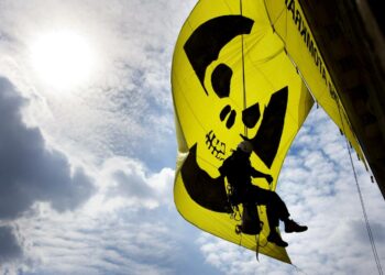 Greenpeacen aktivistit osoittivat mieltä ydinvoimaa vastaan Berliinissä 29. toukokuuta 2011.