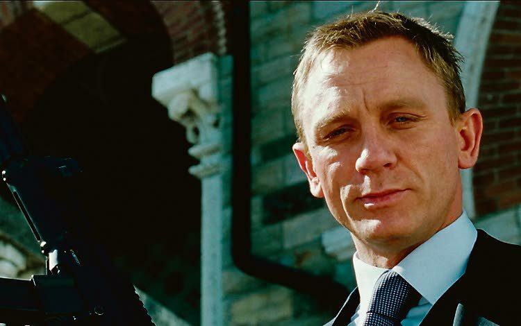 Daniel Graig on edeltäjiään totisempi ja toiminnallisempi James Bond.