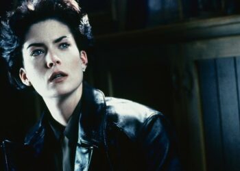 Red Rock West on jännityselokuva työttömästä nuoresta miehestä, joka hätä-päissään aikoo ryhtyä palkkamurhaajaksi. Kuvassa Lara Flynn Boyle.