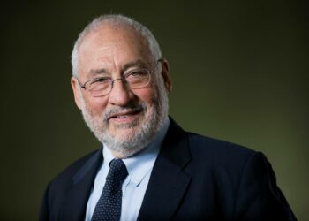 Talousnobelisti Joseph Stiglitzin mukaan euroalue on omilla valinnoillaan pahentanut tilannettaan.
