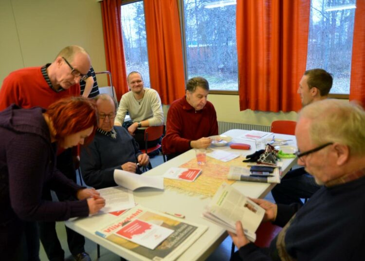 Vasemmistoliiton Hämeen piirikokous järjestettiin Heinolassa talkoovoimin kunnostetussa Järjestöjentalossa lauantaina.