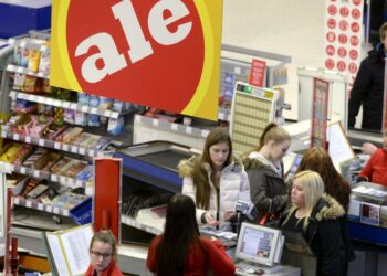 Palvelualojen työttömyyskassassa on ennätysmäärä päivärahan saajia.