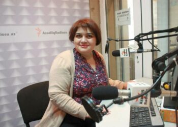 Sananvapauspalkittu toimittaja Khadija Ismailova työskenteli ennen vangitsemistaan Radio Free Europe -kanavan azerinkielisessä toimituksessa Azerbaidžanin pääkaupungissa Bakussa.