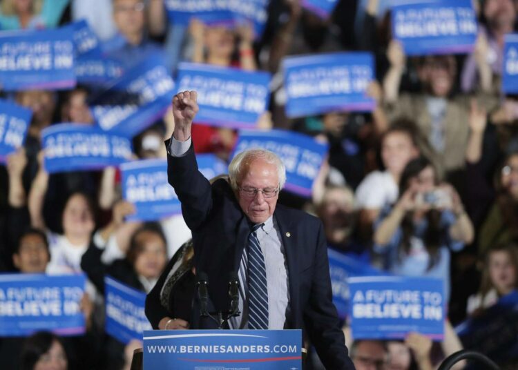 Demokraattien presidenttiehdokkuutta tavoitellut Bernie Sanders puhumassa toissa viikolla Kalifornian Santa Monicassa.