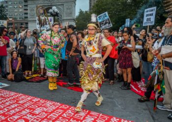 Dakota Access -putkilinjaa vastaan on osoitettu mieltä muun muassa New Yorkissa, josta kuva.