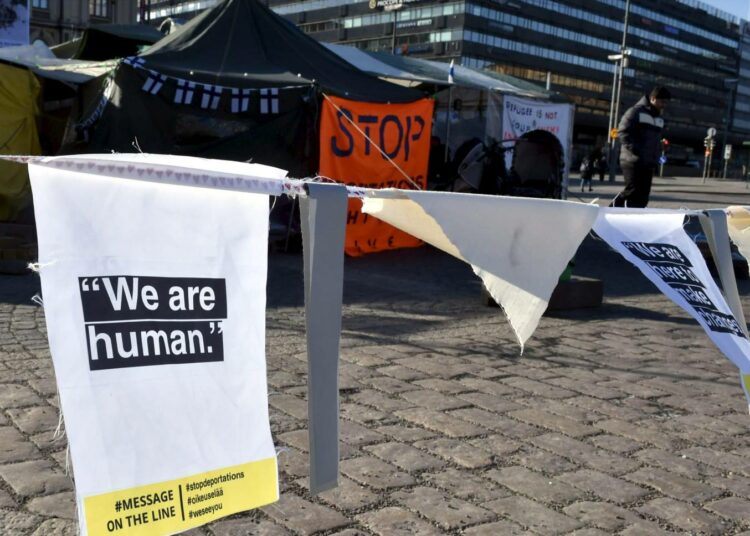 Turvapaikanhakijoiden mielenosoitus Helsingin Rautatientorilla on jatkunut koko maaliskuun.