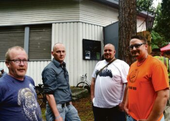 Valkeakoskelainen Esko Räihä (TEAM), turkulainen Matti Rajala (Puuliitto), tamperelainen Hannu Jokela (Puulitto) ja toijalalainen Antti Maijala (Metalli) tapasivat Teollisuusliiton järjestämässä tilaisuudessa viime perjantaina Valkeakoskella.