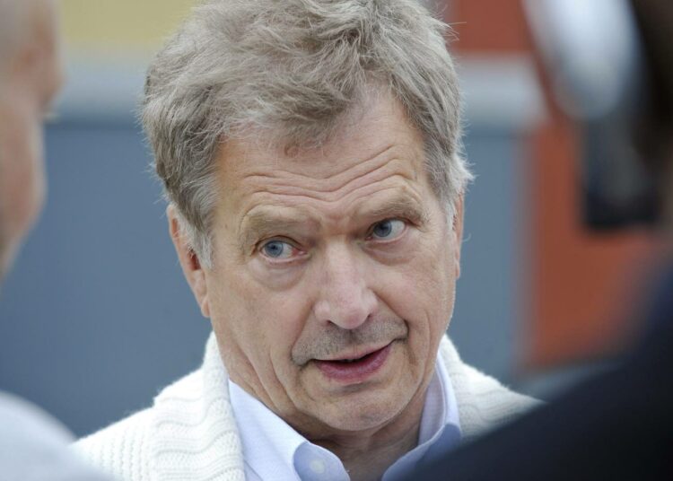 Presidentti Sauli Niinistö on puuttunut blogissaan Mäntyniemen herra -kirjasta käytyyn keskusteluun.